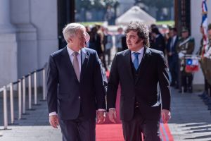 Criteria: 63% cree que Chile debe defender con firmeza su soberanía, aunque genere roces con Argentina (Lea aquí la encuesta) Por Ex-Ante 13 Sep. 2026, 11:47 am 2 min Compartir