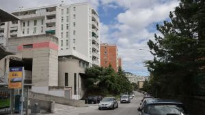 Truffatori arrestati in via Paisiello a Trieste, il gip: «È estorsione». Linea dura per arginare la piaga