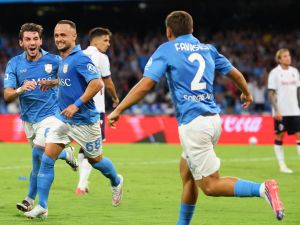 Il Napoli batte il Bologna 1-0: decide Lobotka. Allegri indovina i cambi, exploit di Favasuli