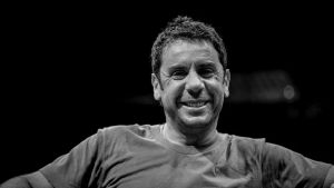 Ο Γιώργος Λιάνης γράφει για τον Γιώργο Μαζωνάκη: Είχε στο αίμα του το vivere pericolosamente