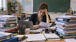 Una aplicación innovadora para reducir el papeleo a los profesores: los centros estrenarán un asistente de IA para elaborar sus programaciones docentes