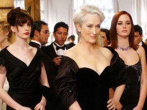 Mode : derrière l’achat d’une robe de luxe, une rivalité secrète entre femmes