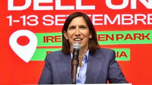 Schlein all’attacco: “Noi pronti al voto. Prima sarà, meglio è per il Paese”. La leader Pd chiude la Festa dell’Unità. “Continueremo a sostenere l’Ucraina”