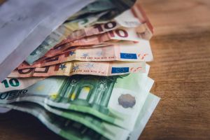 Πέρα από τους φόρους και τα επιδόματα