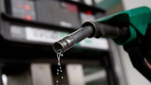 El cierre temporal del oleoducto Este-Oeste de Arabia Saudí lleva al barril de Brent a alcanzar los 107 dólares