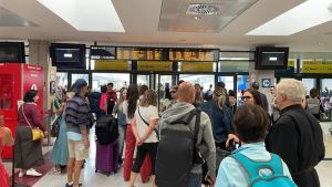 Treni bloccati a Trieste, guasto alla linea elettrica: ritardi e cancellazioni