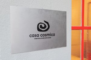 A Milano apre il tempio dello yoga sartoriale: ecco la rivoluzione di Casa Cosmica