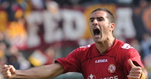 Il comunista Lucarelli sfotte i cronisti 