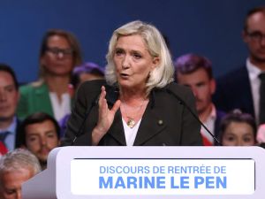 Les rêves giscardiens de Marine Le Pen