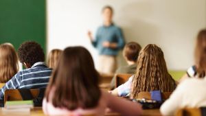 “Fate iniziare la scuola a ottobre”. Tra petizioni e vecchie polemiche, ecco cosa ne pensano i presidi: “Il vero problema è a giugno”
