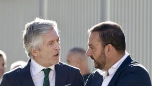 Marlaska garantiza en Asturias que ya están tramitando devoluciones en Ceuta y da cifras: más de 300 expulsados por delitos y más de 5.300 retornos voluntarios