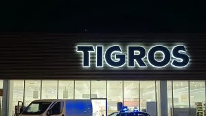 Villanterio, spaccata al supermercato Tigros con furgone rubato: ladri in fuga, ma senza cassaforte