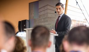 Een minister hoeft niet zelf te typen