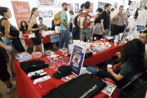 « Un espace de résistance pour l’information » : pourquoi la Fête de l’Humanité est aussi devenue celle de la presse indépendante