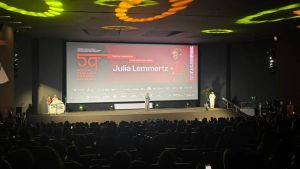 Quase cancelado, Festival de Brasília inicia 59ª edição com Julia Lemmertz e A Pele Morta