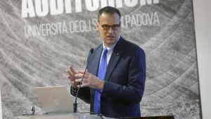 Soffoca e uccide la suocera, l’allarme del medico: «Carichi assistenziali enormi, famiglie lasciate sole»