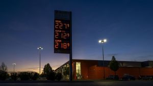 Merz & Co.: Beim Tanken muss eine Entscheidung ganz schnell kassiert werden