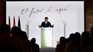 Illa promete el 6% del PIB en educación para atajar la crisis y pide unidad para frenar el auge ultra