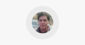 A Ilusão da Máquina e o Espelho da Burocracia