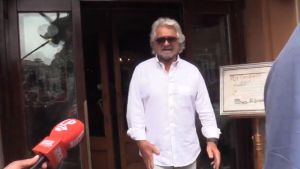 Lo spettro di Grillo agita il M5s: “Che dirà da Fedez?”. I fedelissimi: “La lista? E’ un’idea”