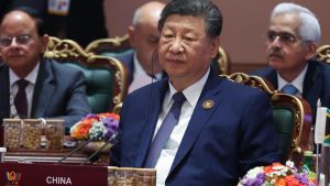 Asse Trump-Xi sull’IA, le potenze minimizzano: “Basta allarmismi sui rischi”