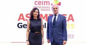 Ayuso replica el discurso empresarial del absentismo mientras Madrid lidera la clasificación de horas extra impagadas