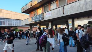 Più sicurezza al rientro in classe a Pavia: partono i controlli con i metal detector