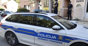 FOTO Prve snimke s mjesta užasa: Muškarac izboden na smrt, djevojka kritično