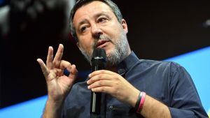 Salvini incontra l'ambasciatore russo e parla alla televisione di Mosca