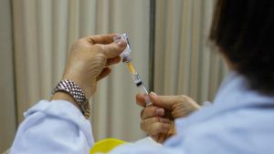 Vaccini in Toscana, le date della nuova campagna: dal 1° ottobre contro il virus sinciziale, poi l'influenza