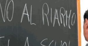 Conte torna a scuola. Ma dovrebbe restarci