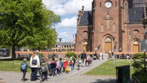 Vi forskere vil gerne undersøge misbrug af børn i sekter. Men også i folkekirken