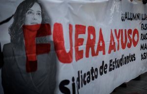 Ayuso inicia el curso universitario entre protestas: “Réplica sin originalidad de Trump y Milei”