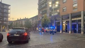 Casalpusterlengo, rissa fuori dal bar: uno dei contendenti ferito con un coccio di bottiglia