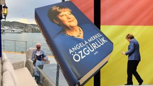 Milli marşı ayakta dinleyemeyince iktidar koltuğunu bırakma zamanı geldiğini anladım