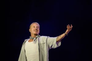 Dearborn Mayor Invites Macklemore for City-Sponsored Show: “We Stand With You”