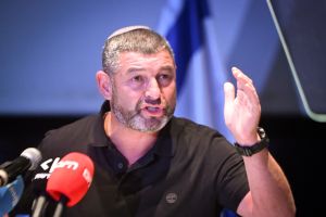 Likud threatens to sue Winter after he says its MKs seek to ‘destroy’ him, alleges PIs sent after him