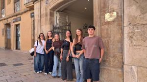 Alumnos y profesores celebran el estreno de la Nebrija en Avilés: 
