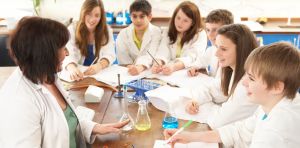 El laboratorio escolar: un lugar fundamental para evaluar la competencia científica de niños y niñas