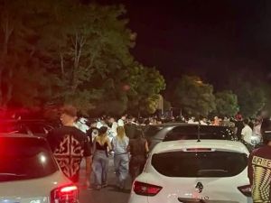Posillipo, le «Vie dei poeti» tra degrado e arroganza dei giovanissimi