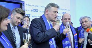 Sjećate li se ove fotografije? Jedini koji na tom prizoru sreće odudara je Plenković