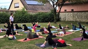 Mit Bewegung Gutes bewirken: Pilates-Event sammelt Spenden für Kinder in Afrika