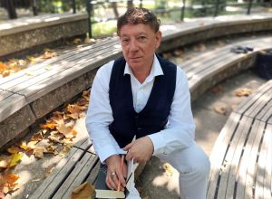 Entrevista a Juan Carlos Mestre: “No creo que cumpla la poesía ninguna función mesiánica”