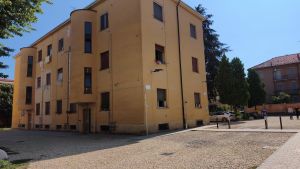 Pavia, l’allarme dei residenti di via Cignoli: «Il nostro cortile è una piazza di spaccio»