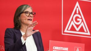IG Metall sieht Erholung und attackiert Arbeitgeber