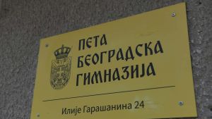 Oduvek je bila izvanredan profesor i pedagog: Učenici Pete beogradske gimnazije u odbrani profesorke koja je dobila otkaz