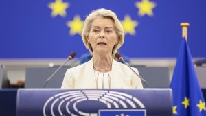 Bruselas plantea prohibir las redes sociales a los menores de 13 años y exigir la supervisión de los padres hasta los 15