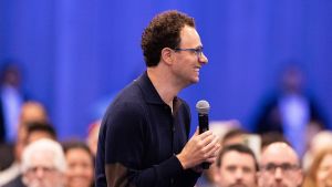 L'allarme dell'IA e il silenzio della politica: una crisi a doppio binario