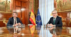 Hacienda inicia las negociaciones para los Presupuestos con un primer acercamiento con Sumar