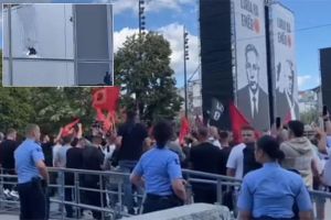 Totalni haos u Prištini nakon presude vođama OVK: Kamenjem na zgradu Vlade, polomljeni prozori